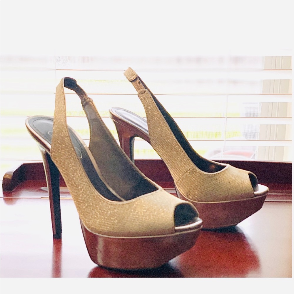 Ladies, platform shoes.